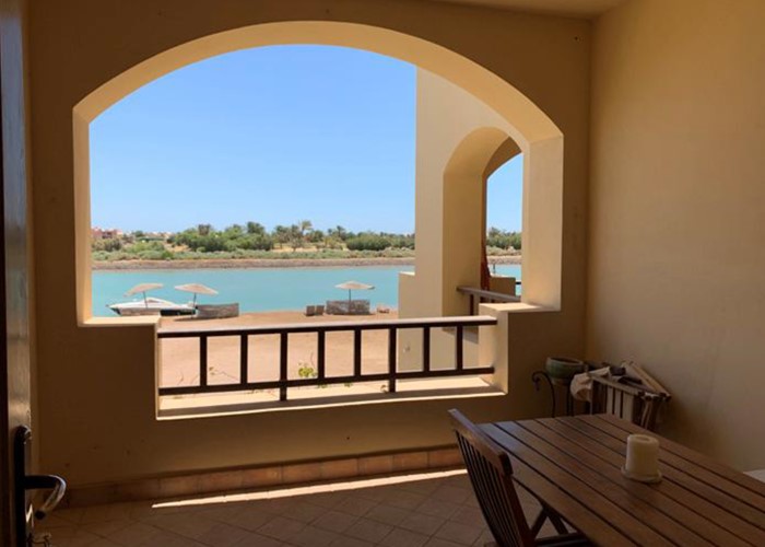 2BR Apartment with lagoon view-West golf - 3